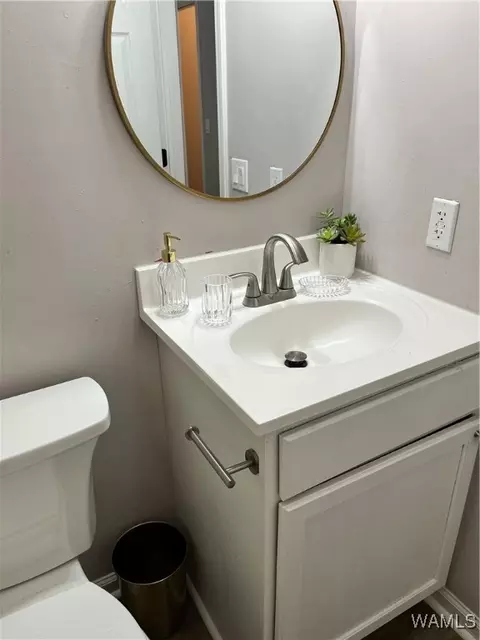 Bath - 702 Lakeview Dr, Dothan, AL 36301 photo 1 of 4