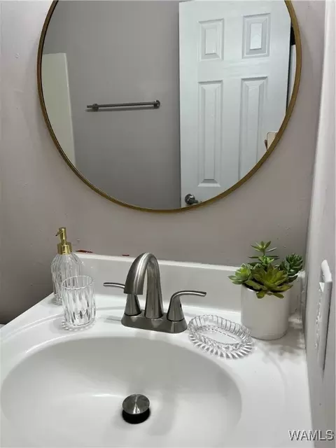Bath - 702 Lakeview Dr, Dothan, AL 36301 photo 3 of 4