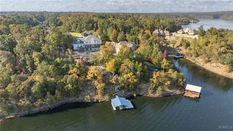10422 Harbourtowne Dr, Northport, AL 35475