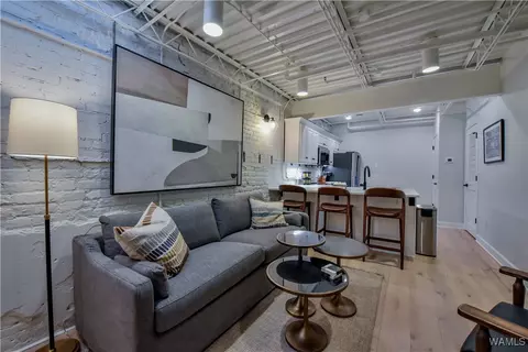 2304 University Blvd #201, Tuscaloosa, AL 35401