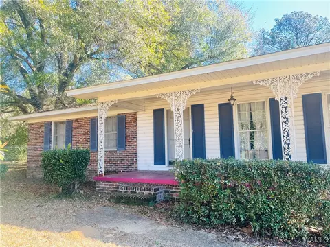 117 Smith Ave, Livingston, AL 35470