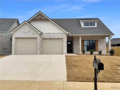 13707 Black Oak Dr, Northport, AL 35475