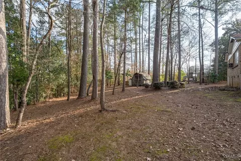 901 Fernhill Ct, Northport, AL 35473