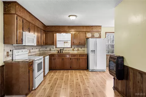 Kitchen - 511 Lamon Chapel Loop, Jasper, AL 35503 photo 2 of 4