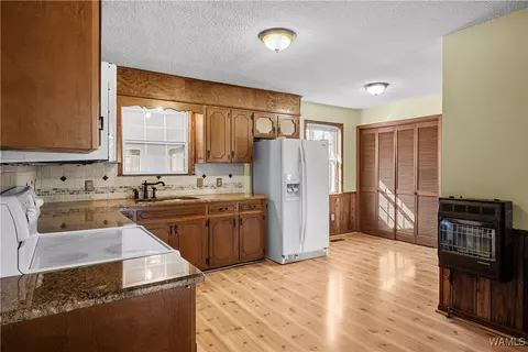 Kitchen - 511 Lamon Chapel Loop, Jasper, AL 35503 photo 3 of 4