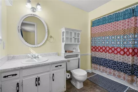 Bath - 511 Lamon Chapel Loop, Jasper, AL 35503 photo 2 of 3