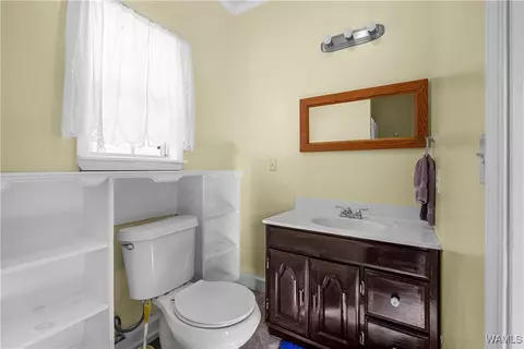 Bath - 511 Lamon Chapel Loop, Jasper, AL 35503 photo 3 of 3