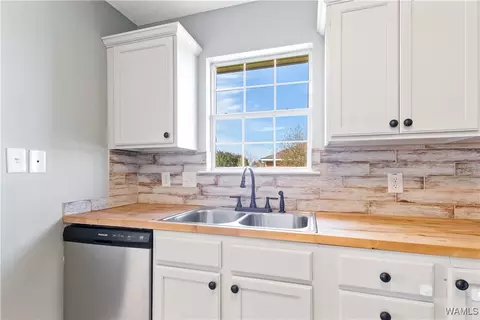 Kitchen - 17517 E View Loop, Foley, AL 36535 photo 6 of 6