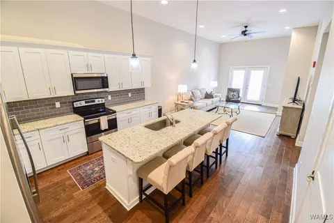 2708 7th St #304, Tuscaloosa, AL 35401