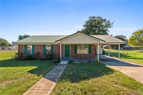 465 Market St, Moundville, AL 35474