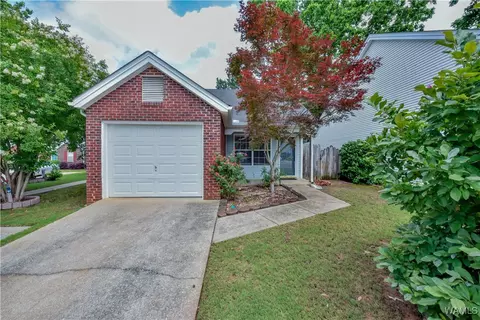 2911 Robinwood Ln, Northport, AL 35476