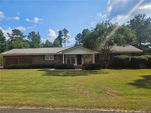 70 Cherry St, Carrollton, AL 35447