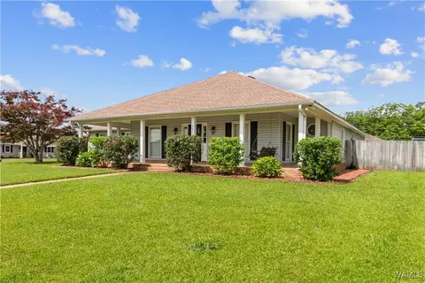 3830 Indian Bend Cir, Northport, AL 35473