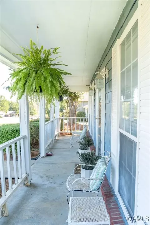 Exterior - 1005 Dow St, Demopolis, AL 36732 photo 5 of 11
