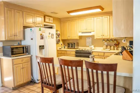 Kitchen - 1005 Dow St, Demopolis, AL 36732 photo 3 of 4