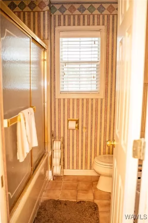 Bath - 1005 Dow St, Demopolis, AL 36732 photo 2 of 4