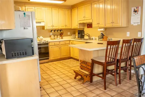 Kitchen - 1005 Dow St, Demopolis, AL 36732 photo 2 of 4