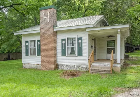 221 3rd Ct SW, Fayette, AL 35555