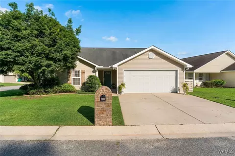 233 Holly Berry Ln, Moundville, AL 35474
