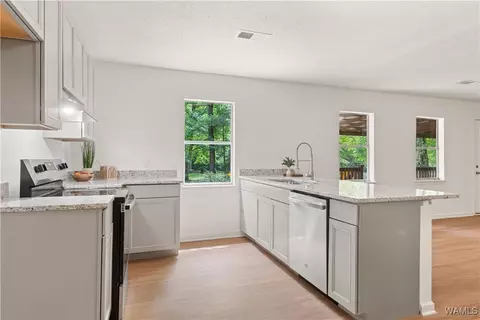 Kitchen - 13988 Northside Rd, Berry, AL 35546 photo 2 of 5