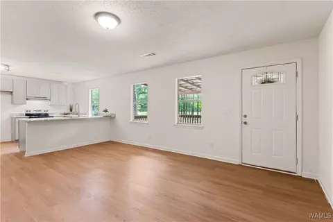 Living - 13988 Northside Rd, Berry, AL 35546 photo 3 of 4