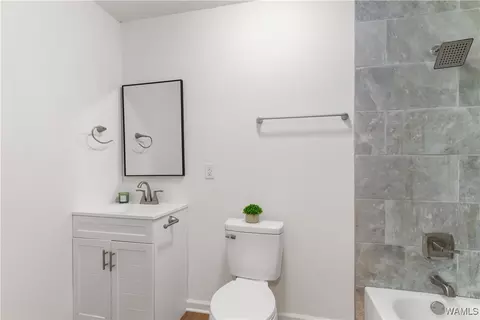 Bath - 13988 Northside Rd, Berry, AL 35546 photo 2 of 2