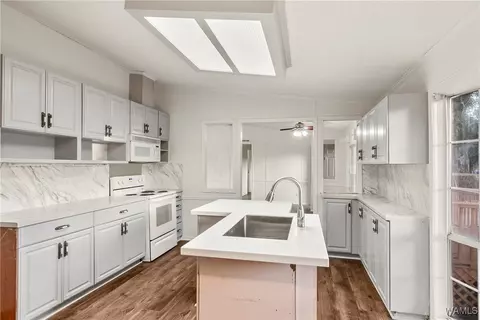 Kitchen - 1820 66th Ave E, Cottondale, AL 35453 photo 3 of 5