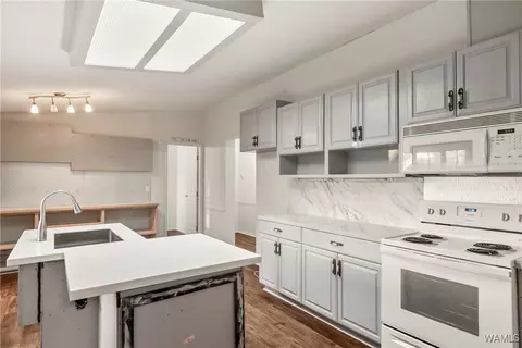 Kitchen - 1820 66th Ave E, Cottondale, AL 35453 photo 2 of 5