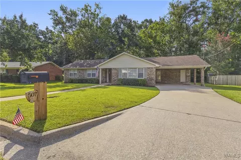 507 Brookside Dr, Northport, AL 35473