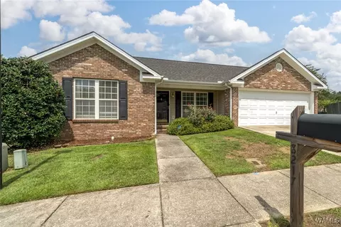 8217 Meadowlake Village Dr, Northport, AL 35473