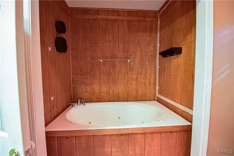 Bath - 23791 Highway 18 E, Berry, AL 35546 photo 3 of 4