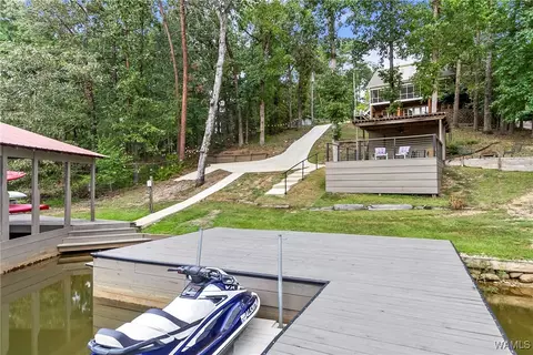 15730 Beacon Point Dr, Northport, AL 35475