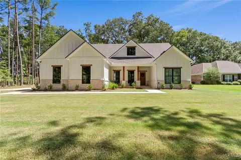 13548 Country Club Dr, Northport, AL 35475