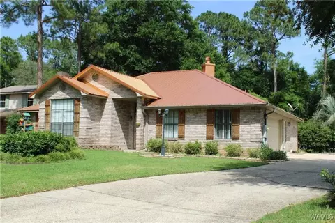 2565 Manuel Dr, Lillian, AL 36549