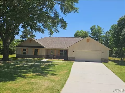51 Carthage Dr, Moundville, AL 35474
