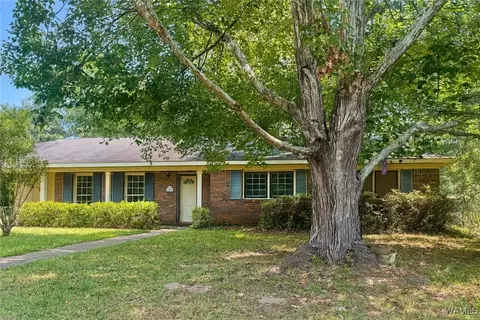 105 Parkway Dr, Livingston, AL 35470