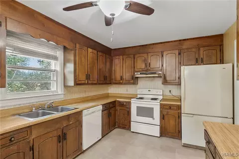Kitchen - 16699 Romulus Rd, Ralph, AL 35480 photo 2 of 3