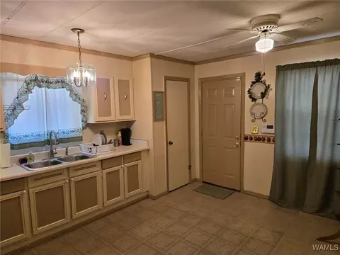 422 Brown Ave, Eutaw, AL 35462 photo 3