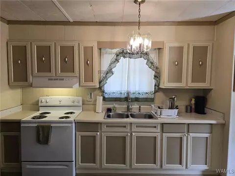 422 Brown Ave, Eutaw, AL 35462 photo 2