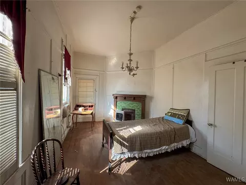 Bedroom - 100 E Jackson St, Demopolis, AL 36732 photo 2 of 5