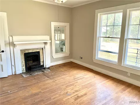 Living - 314 Boligee St, Eutaw, AL 35462 photo 5 of 5