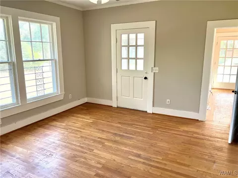 Living - 314 Boligee St, Eutaw, AL 35462 photo 3 of 5