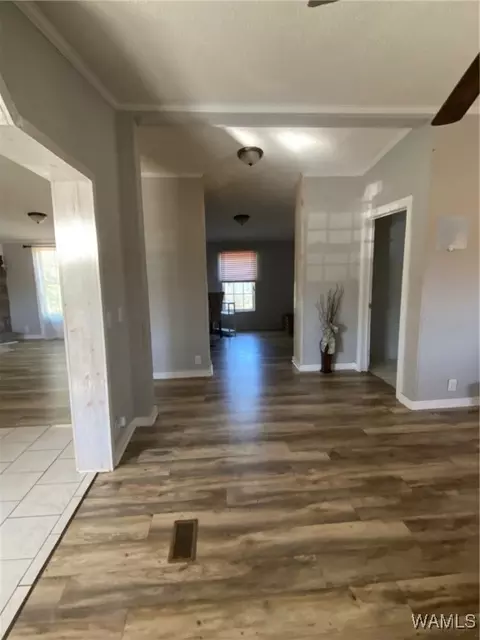 Entry Way - 201 Wright Dr, Fayette, AL 35555 photo 2 of 2