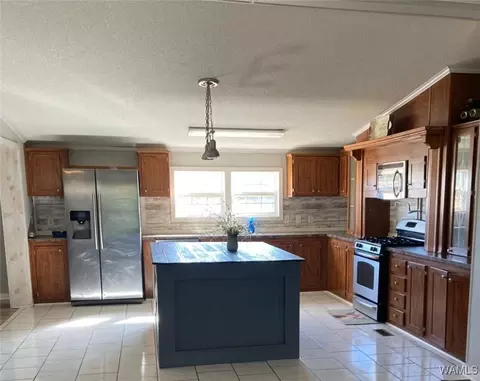 Kitchen - 201 Wright Dr, Fayette, AL 35555 photo 1 of 2