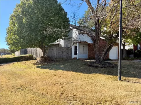 2812 Robinwood Ln, Northport, AL 35476