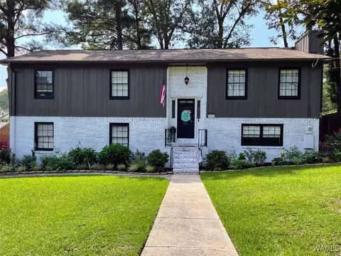 5302 Lakehurst Dr, Northport, AL 35473