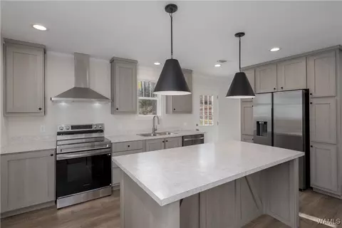 4511 Oak Hill Dr, Northport, AL 35473