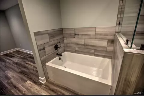 Bath - 12159 Northside Rd, Berry, AL 35546 photo 1 of 5