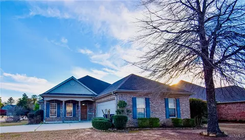 813 Greenbriar Dr, Northport, AL 35473