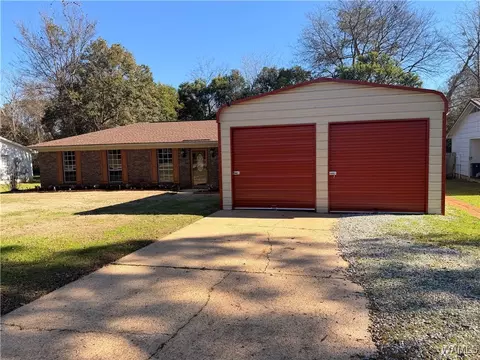 2715 Deerfield Ln, Northport, AL 35473